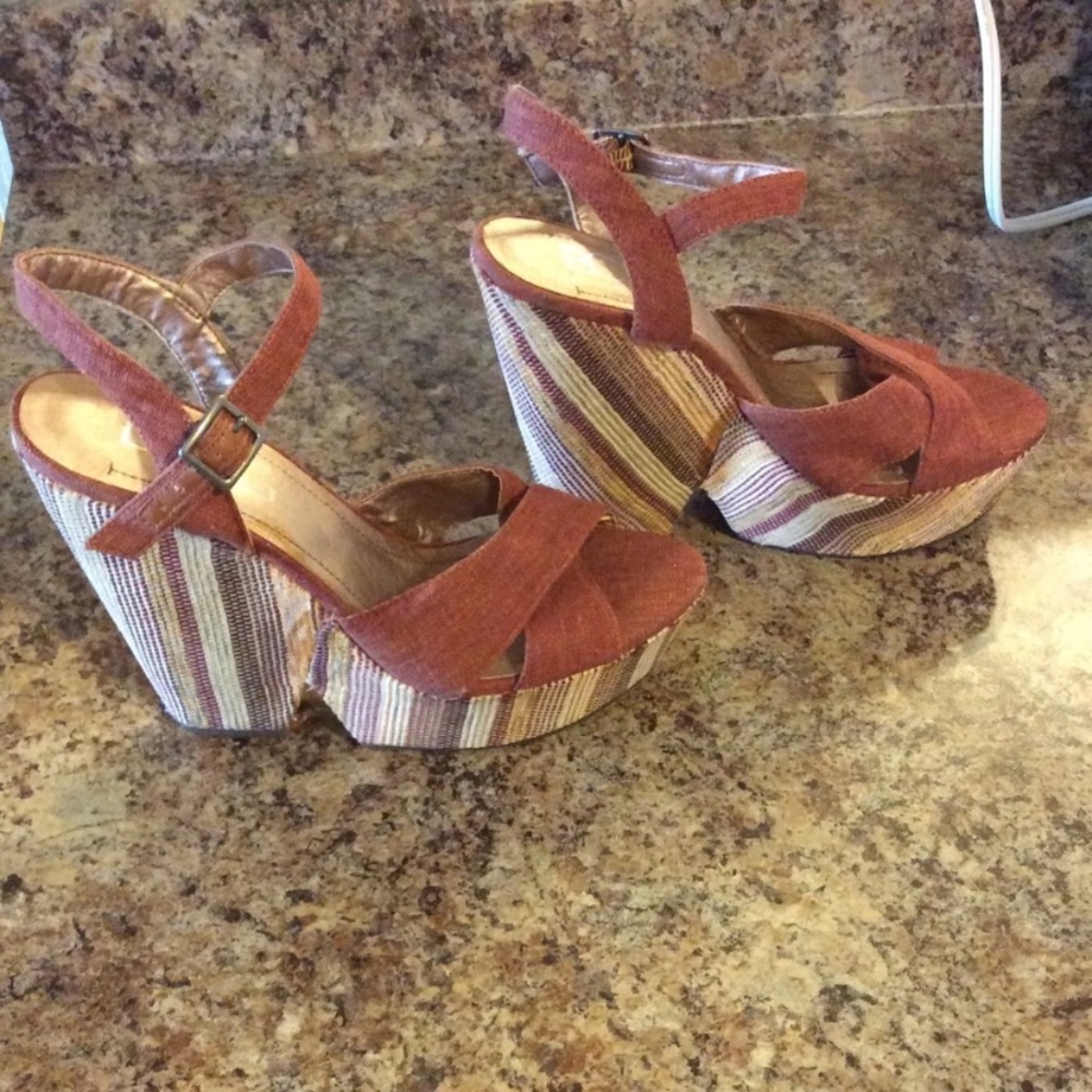 BCBG Wedges - Picture 7 of 7